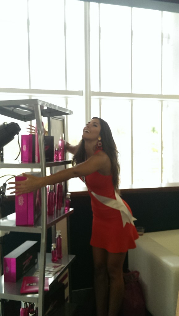 Miss Colombia loves CHI